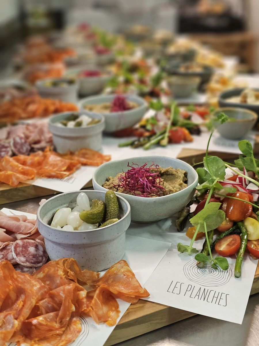 Charcuteries, pickles et caviar d'aubergine