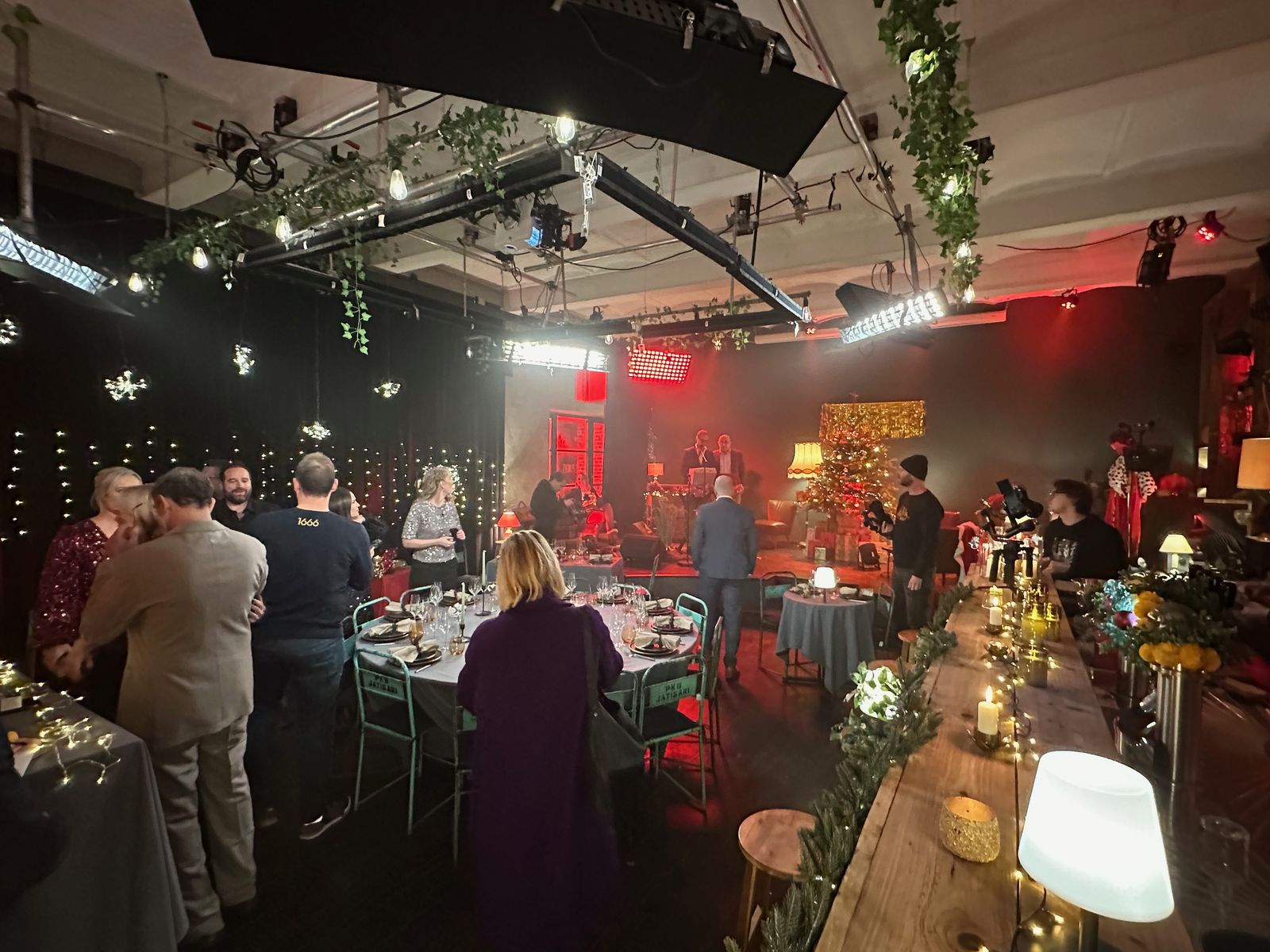 Dîner de fin d'année privatisé, tables dressées